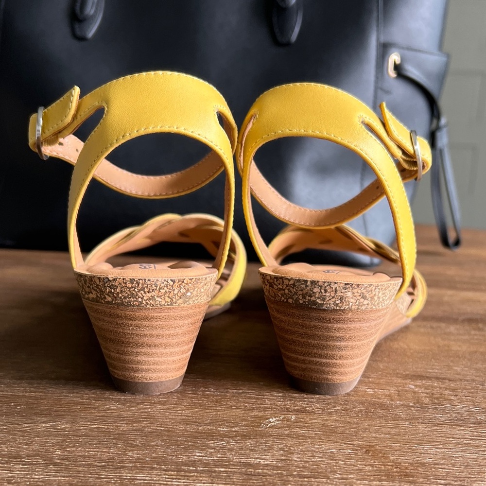 Earth Yellow Braided Strap Sandals 8.5 - Picture 5 of 13